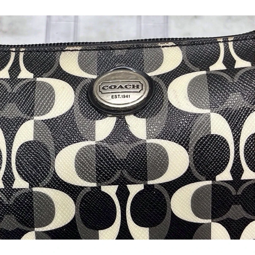 Coach Op Art Signature Wristlet Black Gray Silver Chain EST 1941
